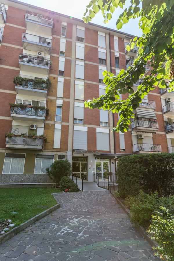 Linate Airport Apartment มิลาน ภายนอก รูปภาพ