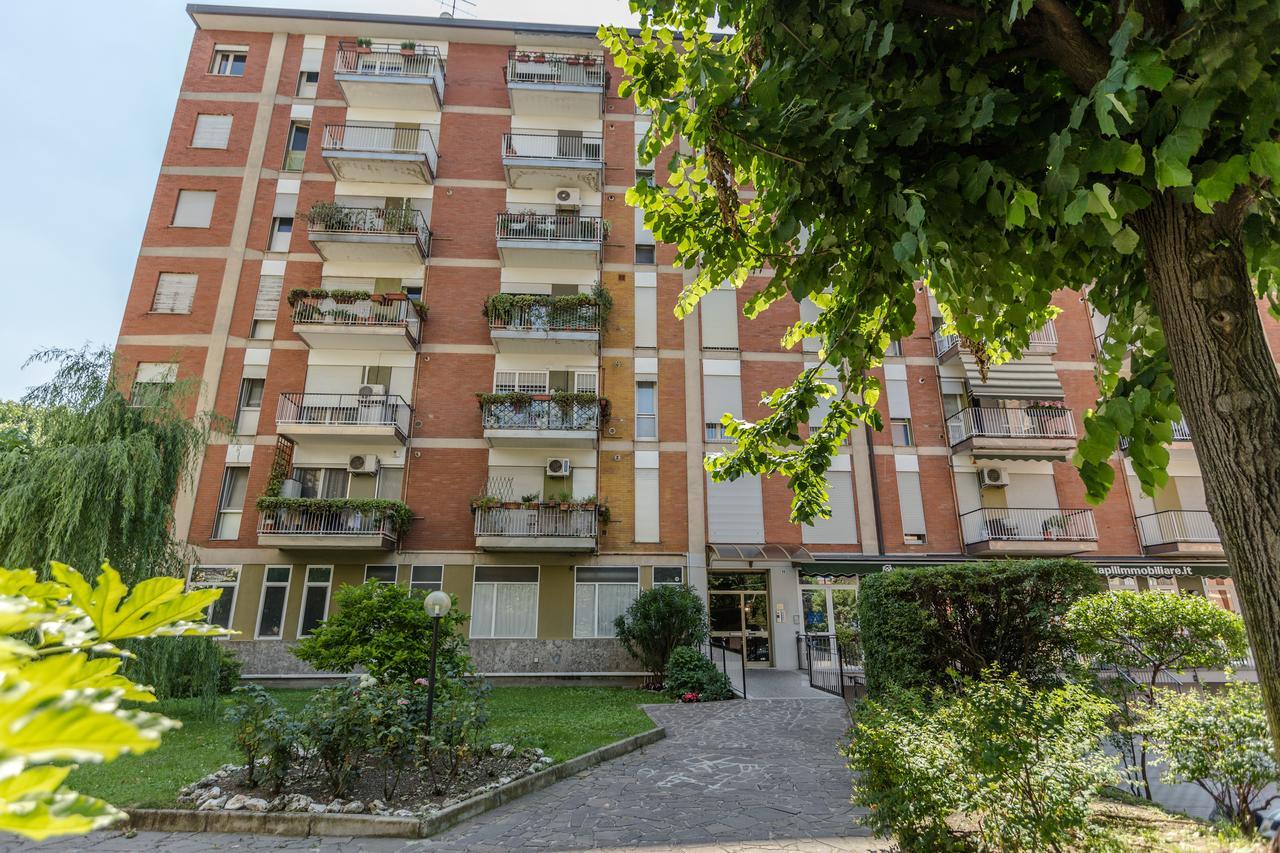 Linate Airport Apartment มิลาน ภายนอก รูปภาพ