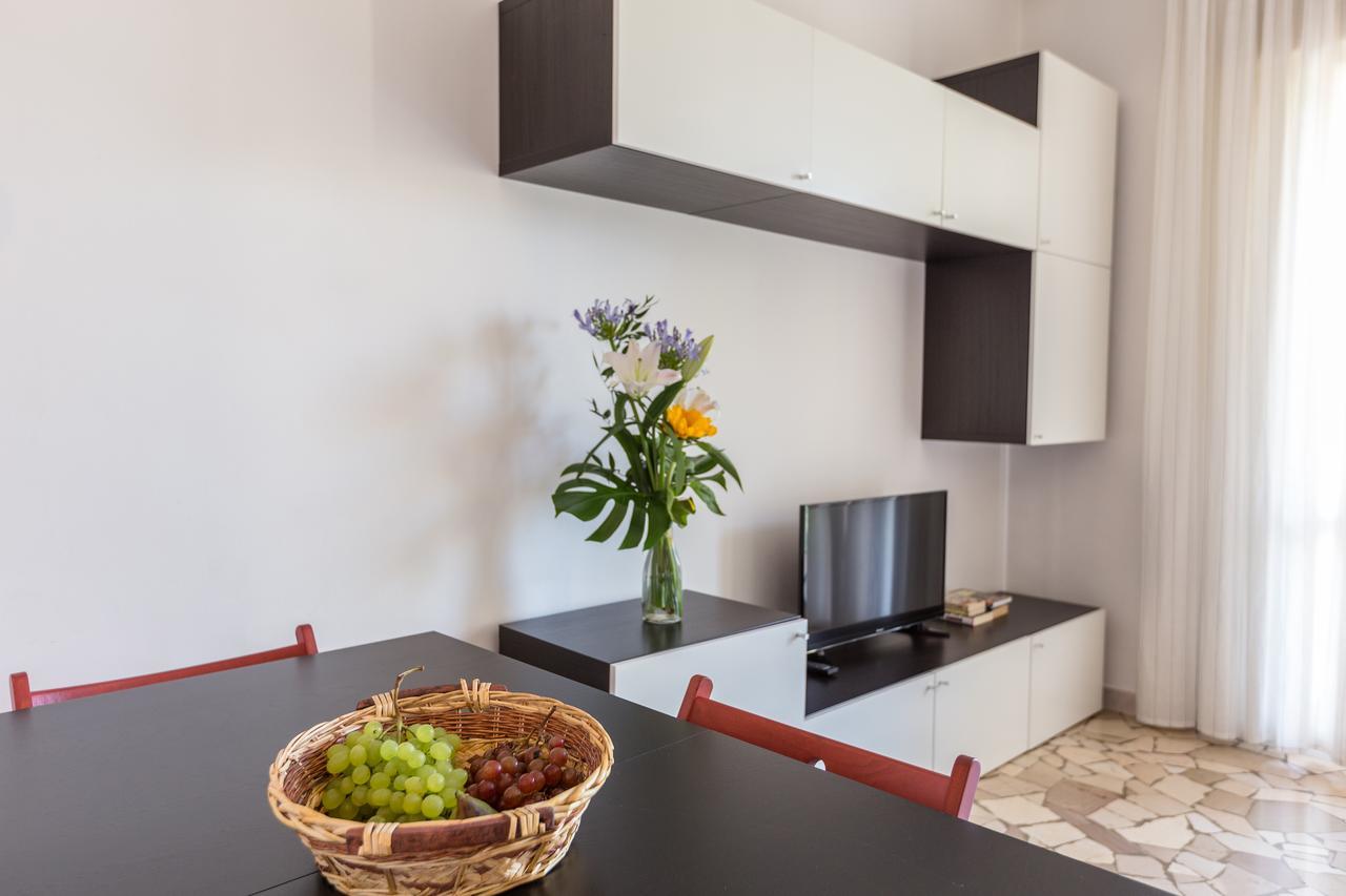 Linate Airport Apartment มิลาน ภายนอก รูปภาพ