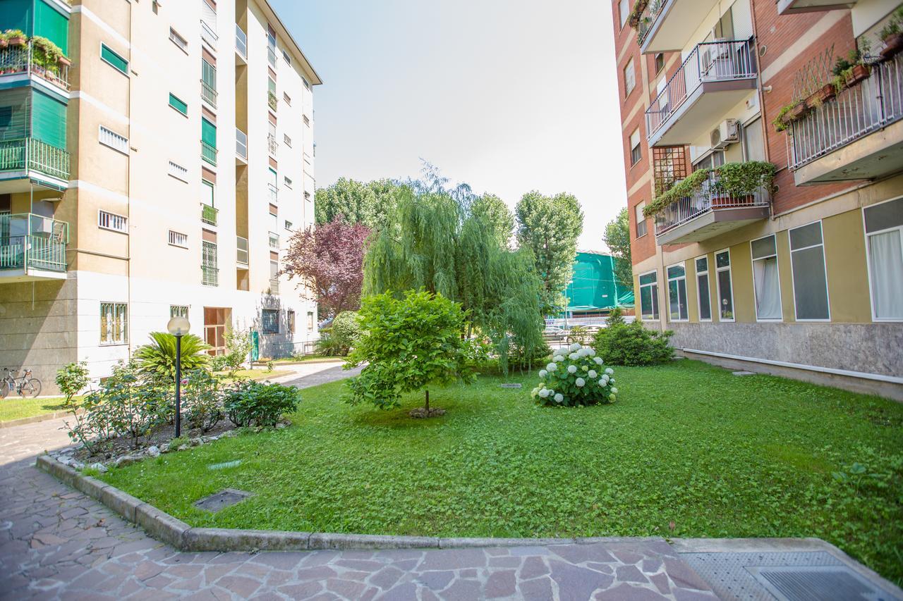 Linate Airport Apartment มิลาน ภายนอก รูปภาพ
